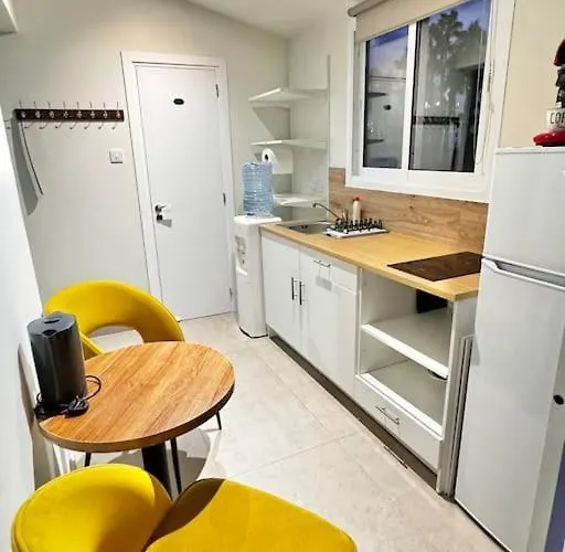 Smart Deluxe N9 Private Kitchenette Balcony 250m Marina Port 900m * Limasol