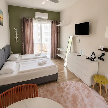 Smart Deluxe N9 Private Kitchenette Balcony 250m Marina Port 900m Limassol