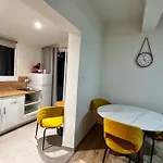 Smart Deluxe N9 Private Kitchenette Balcony 250m Marina Port 900m Апартаменты
